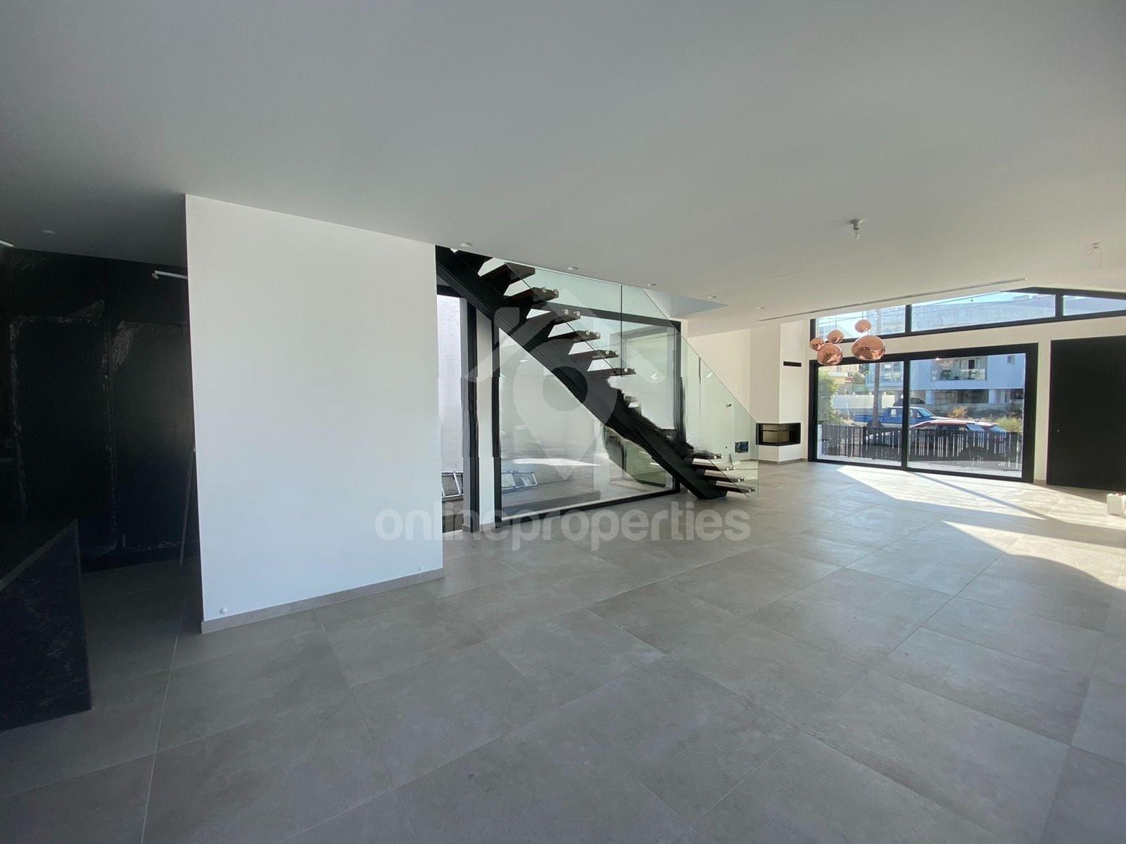 To change image, hover mouse over thumbnails below