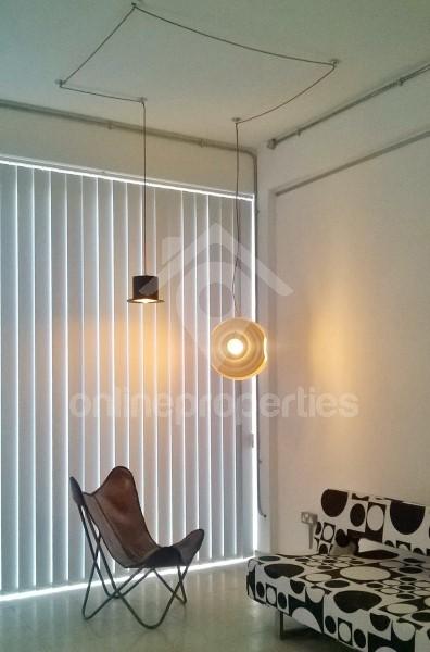 To change image, hover mouse over thumbnails below