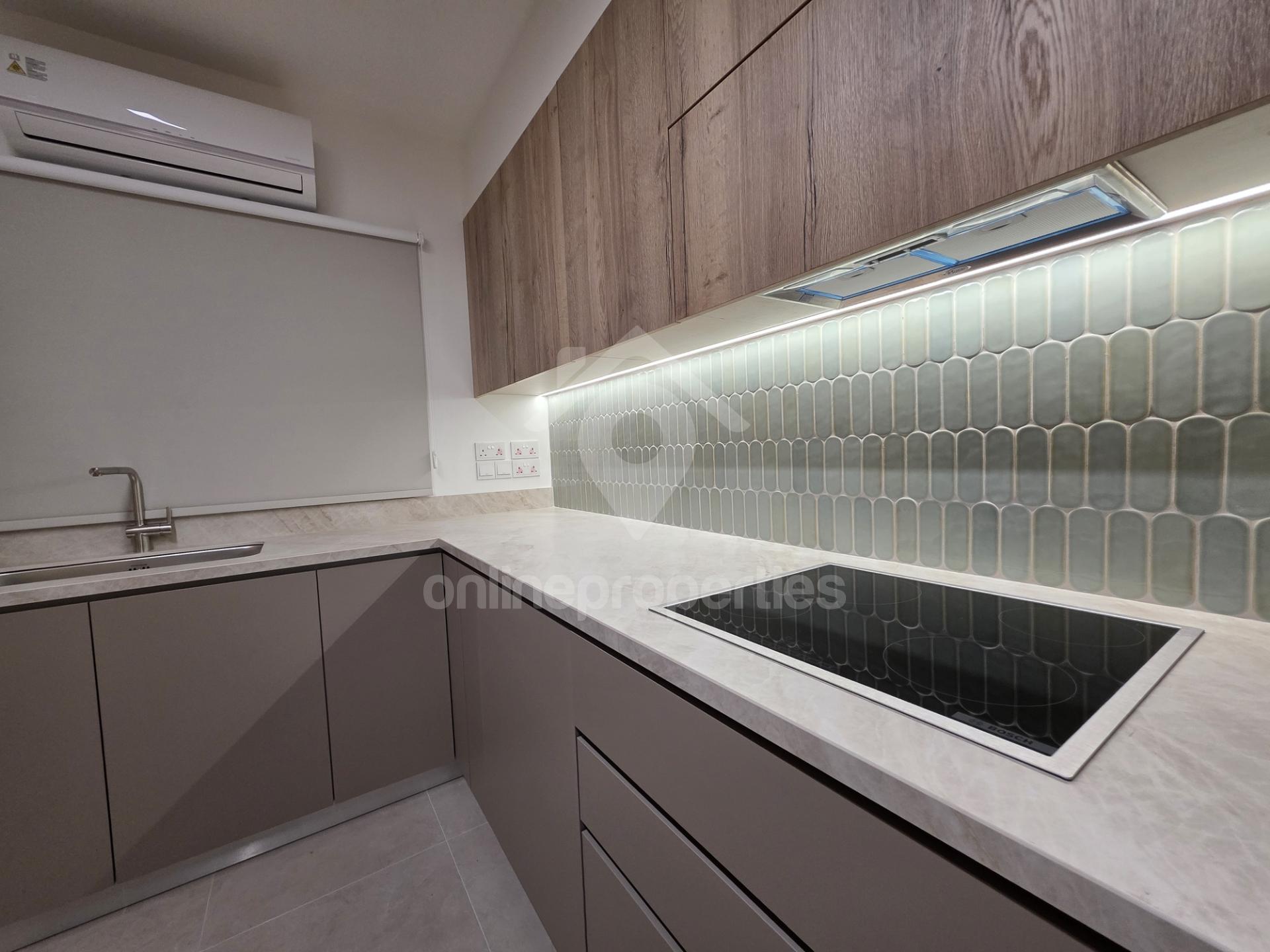 To change image, hover mouse over thumbnails below