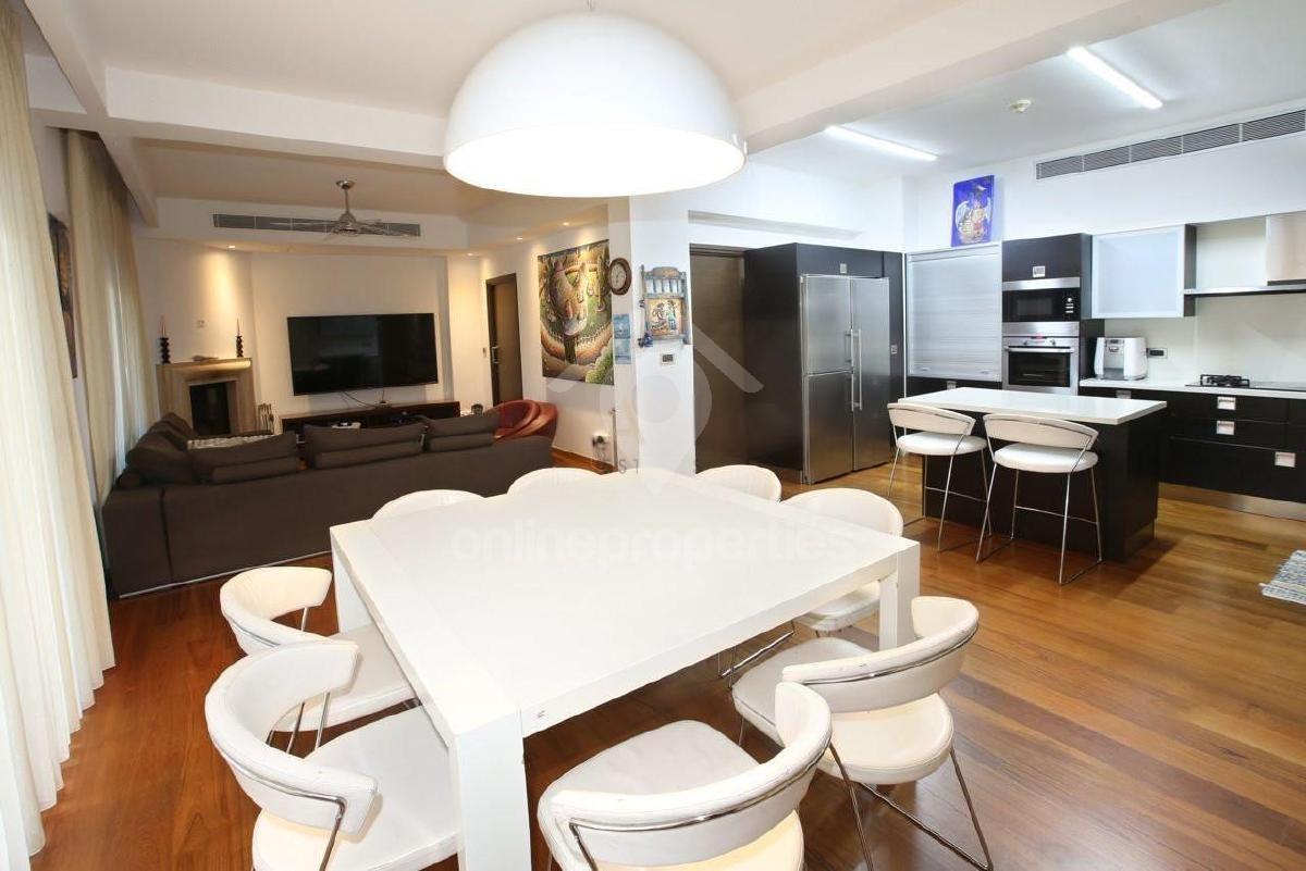 To change image, hover mouse over thumbnails below