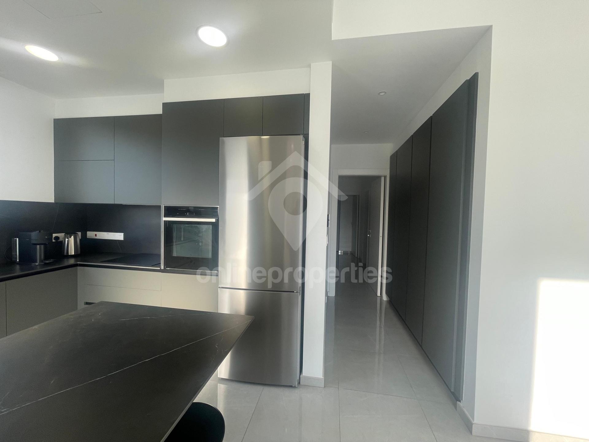 To change image, hover mouse over thumbnails below