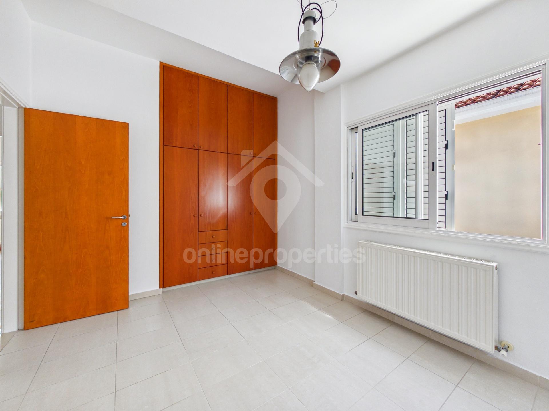 To change image, hover mouse over thumbnails below