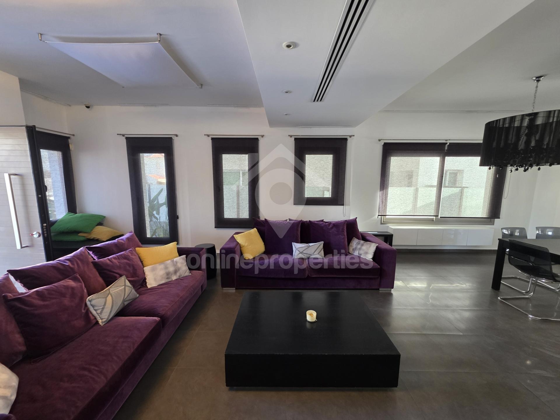 To change image, hover mouse over thumbnails below