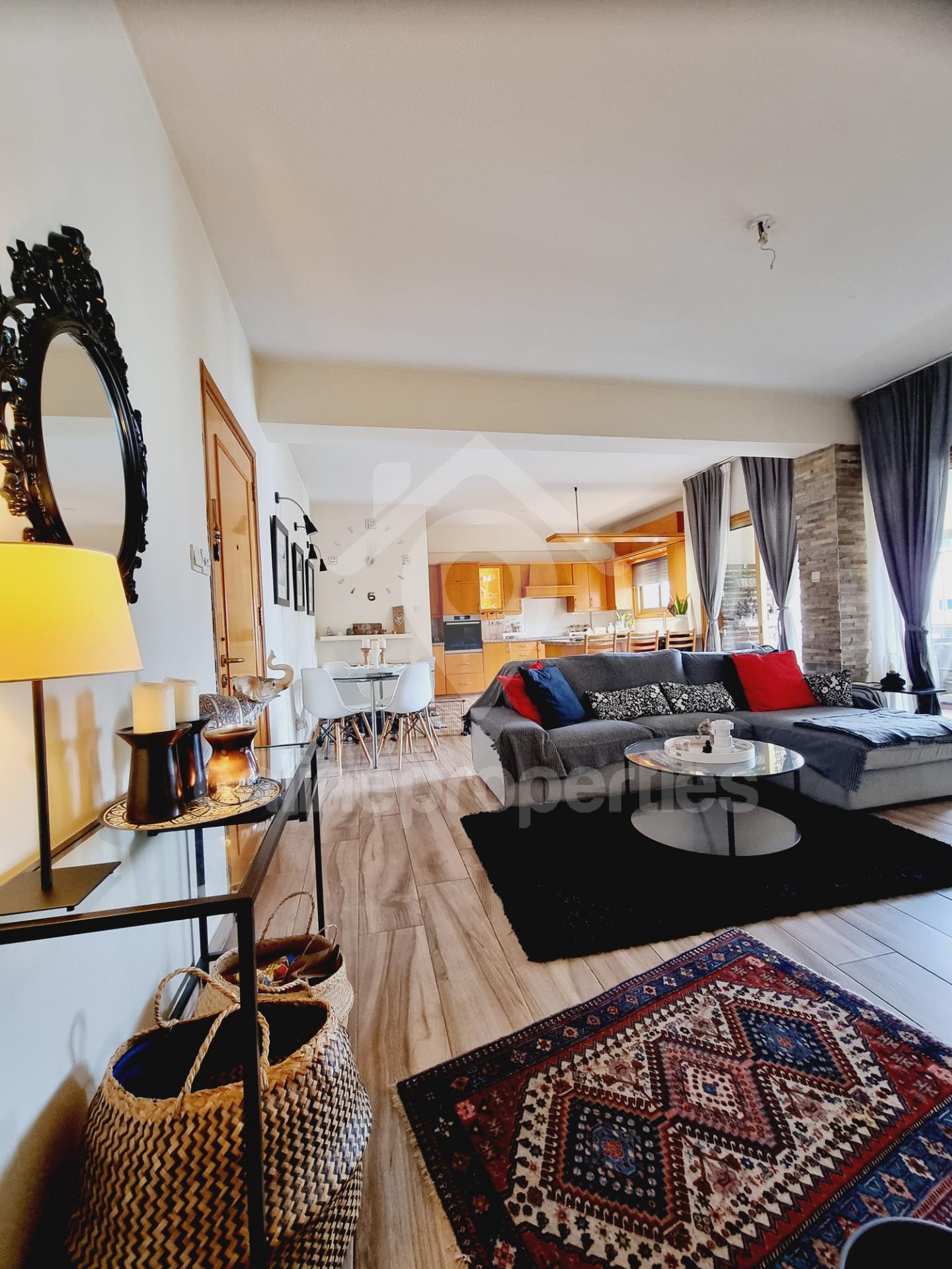 To change image, hover mouse over thumbnails below