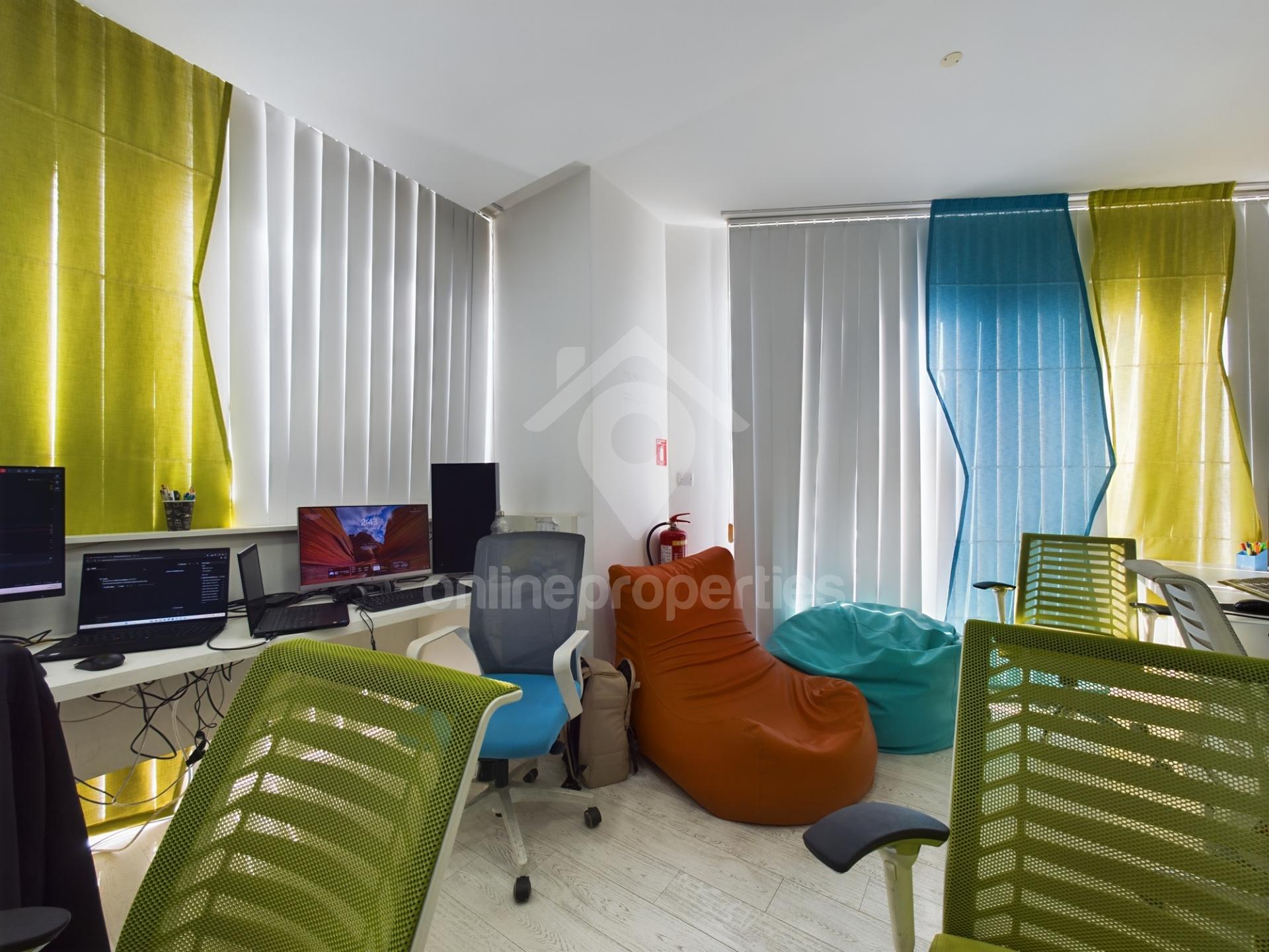 To change image, hover mouse over thumbnails below