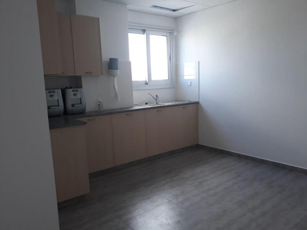 To change image, hover mouse over thumbnails below