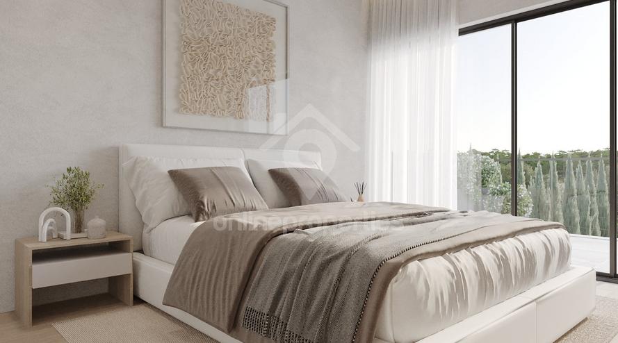 To change image, hover mouse over thumbnails below