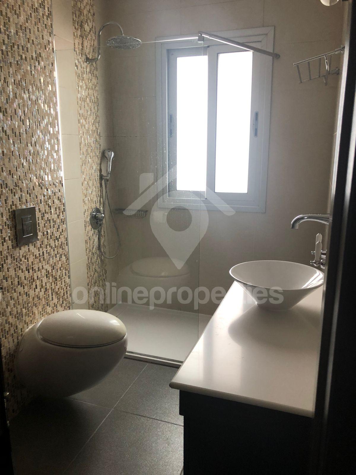 To change image, hover mouse over thumbnails below