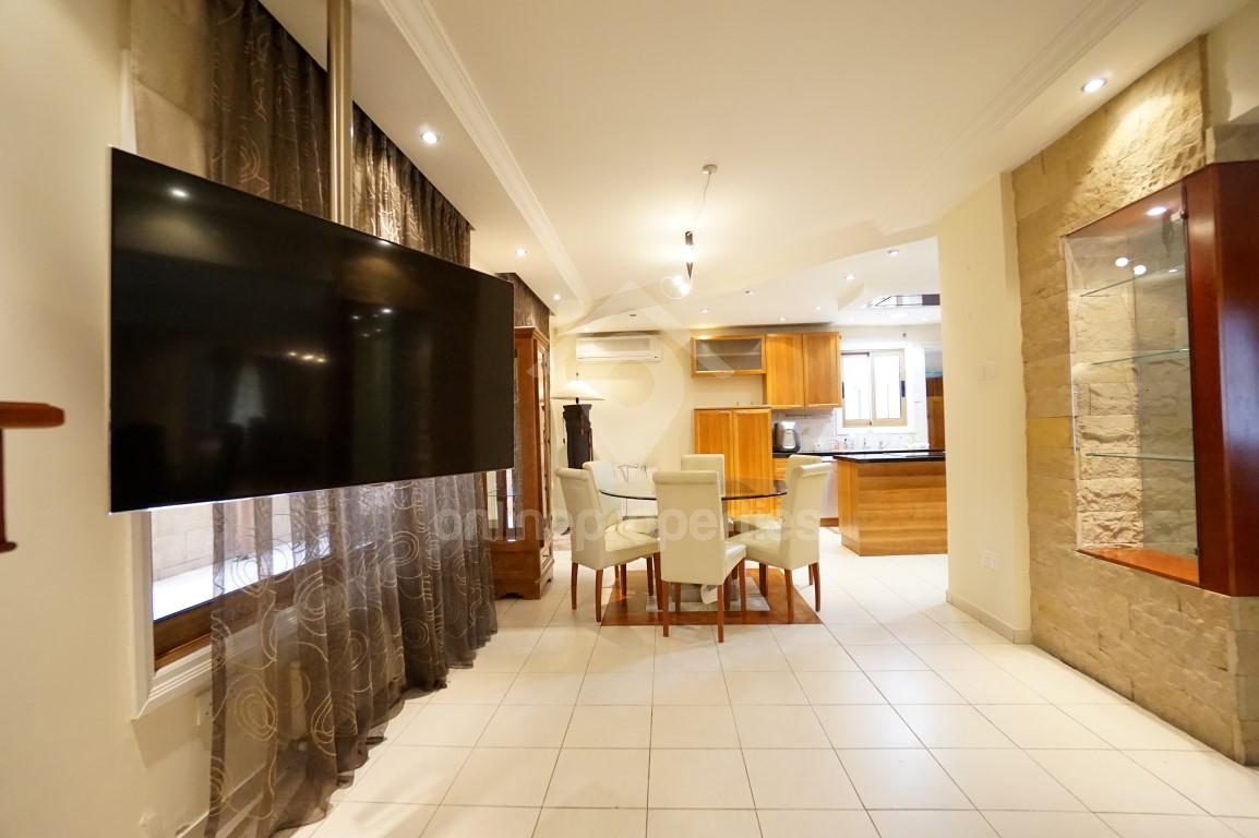 To change image, hover mouse over thumbnails below