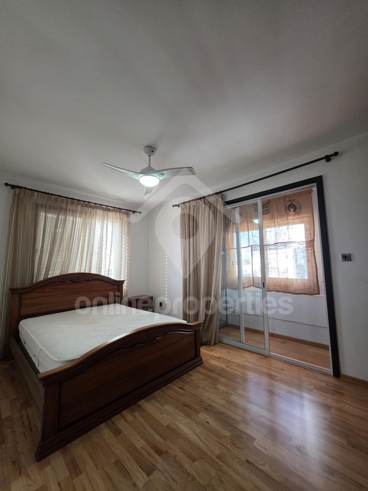 To change image, hover mouse over thumbnails below