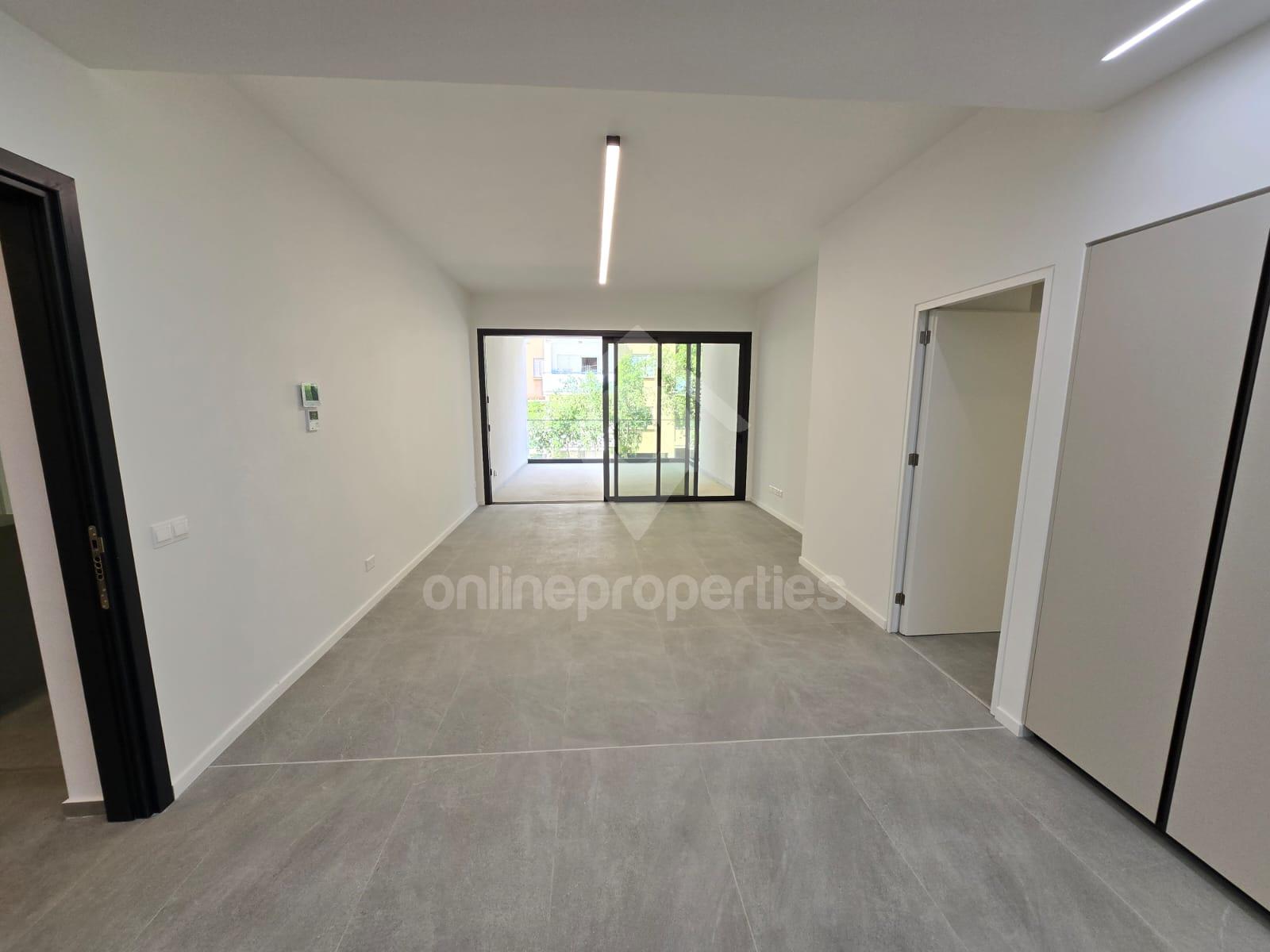 To change image, hover mouse over thumbnails below