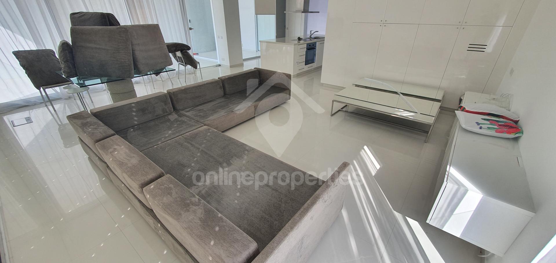 To change image, hover mouse over thumbnails below