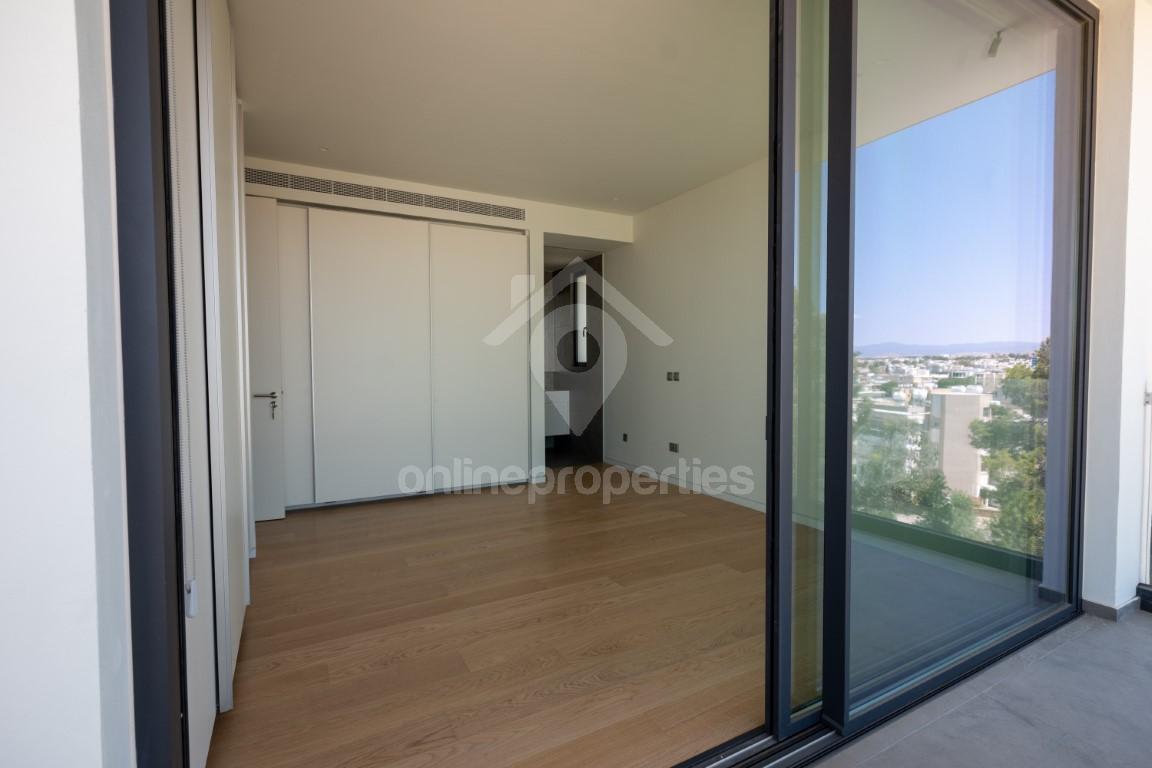 To change image, hover mouse over thumbnails below