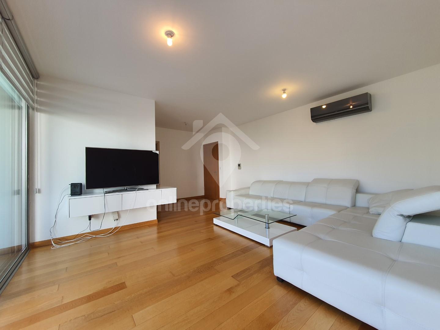 To change image, hover mouse over thumbnails below