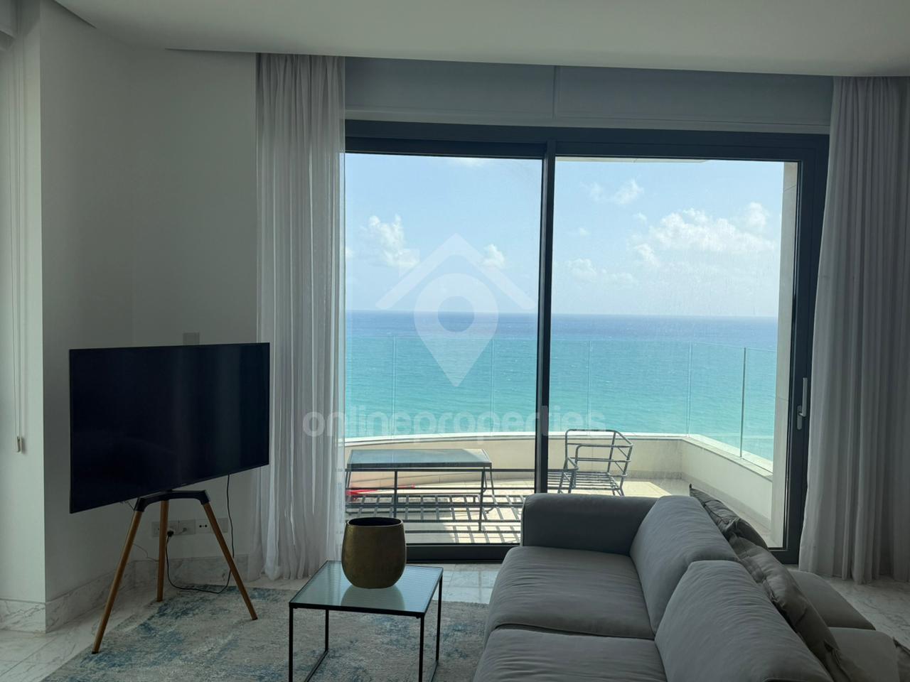 To change image, hover mouse over thumbnails below