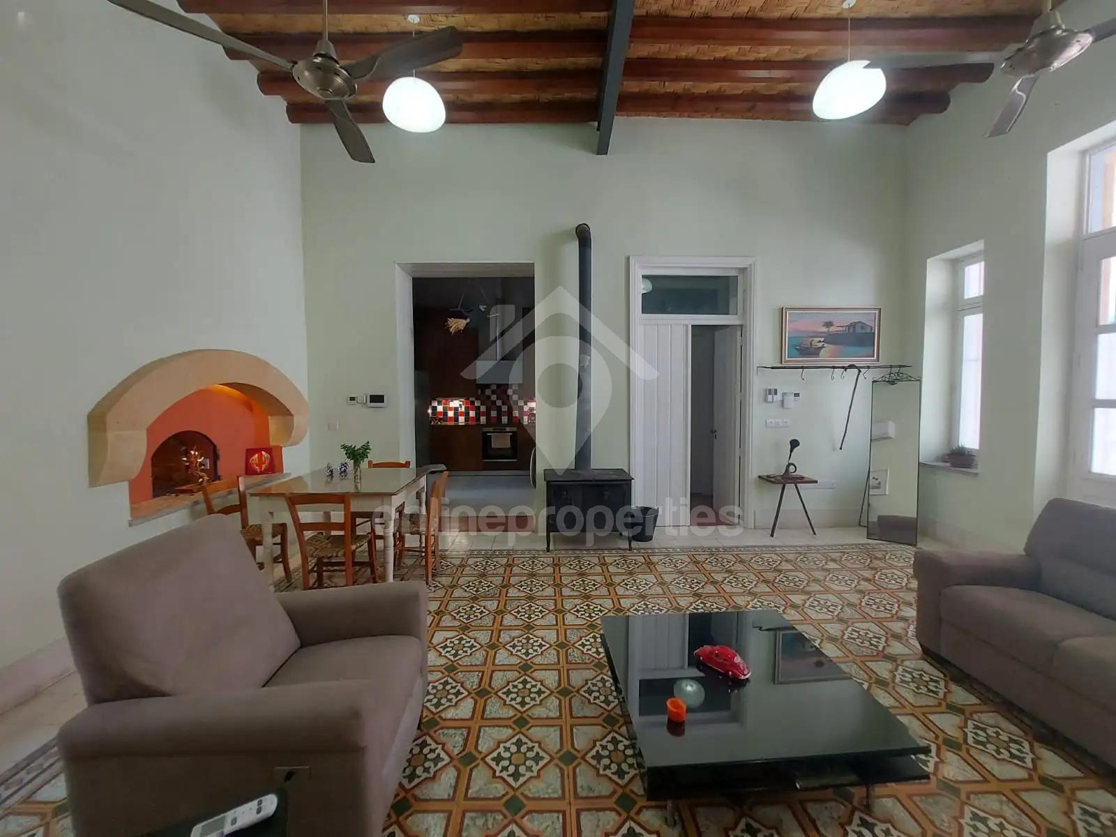 To change image, hover mouse over thumbnails below