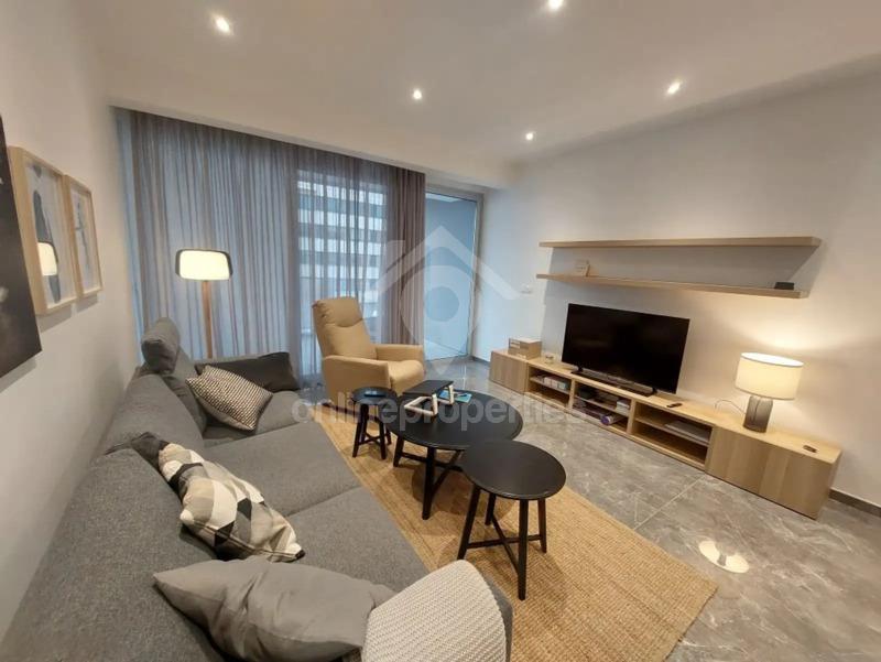 To change image, hover mouse over thumbnails below