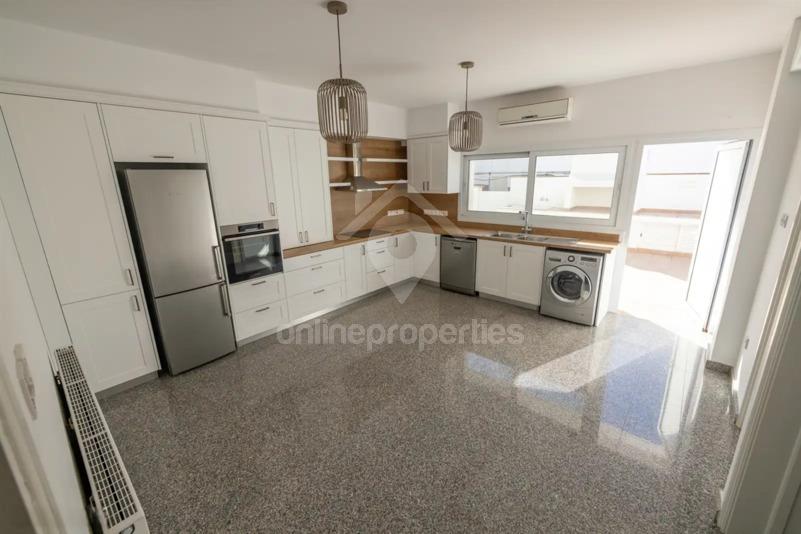 To change image, hover mouse over thumbnails below