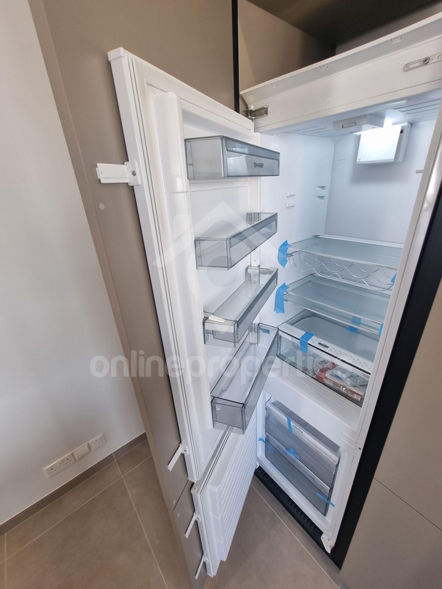 To change image, hover mouse over thumbnails below