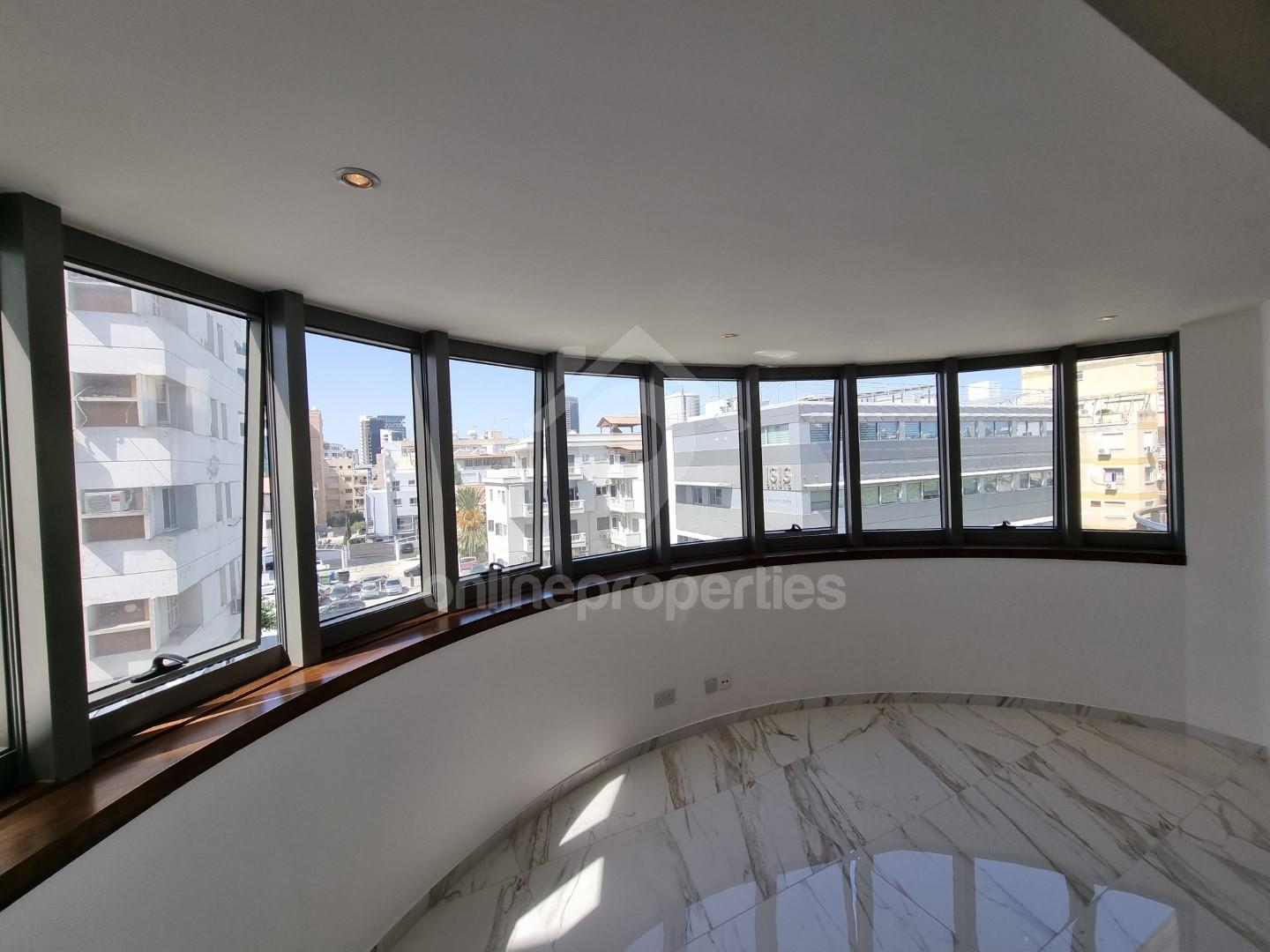 To change image, hover mouse over thumbnails below