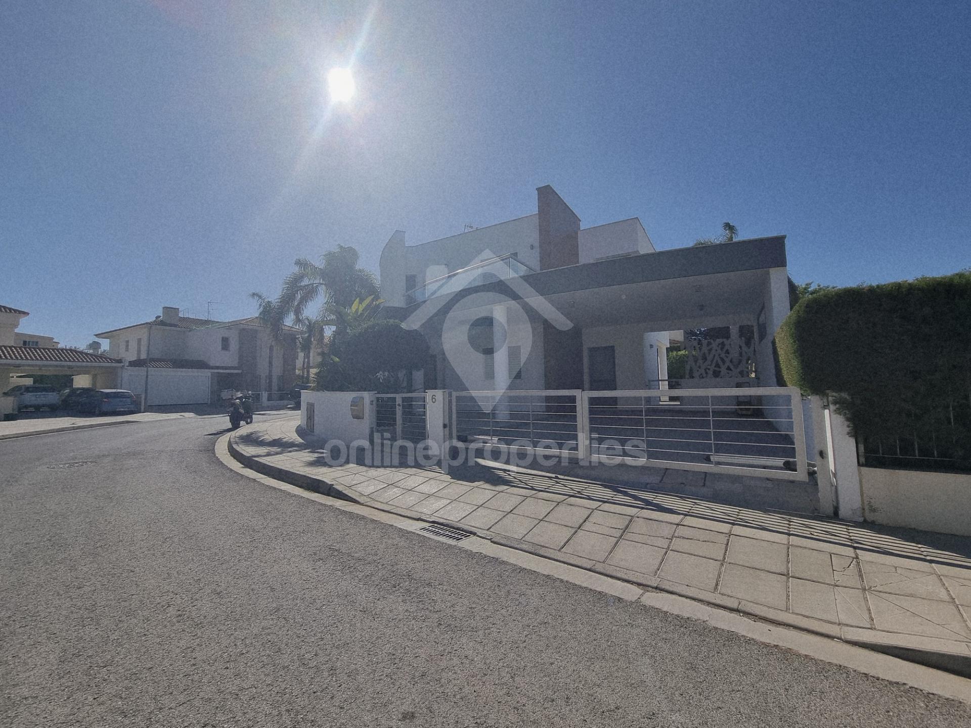 To change image, hover mouse over thumbnails below