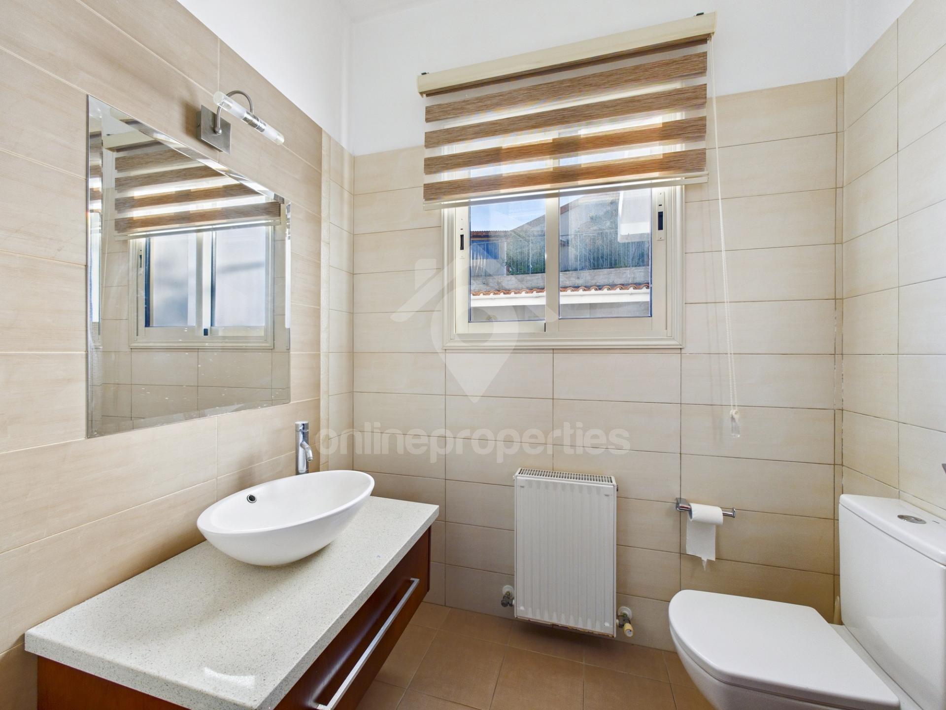 To change image, hover mouse over thumbnails below