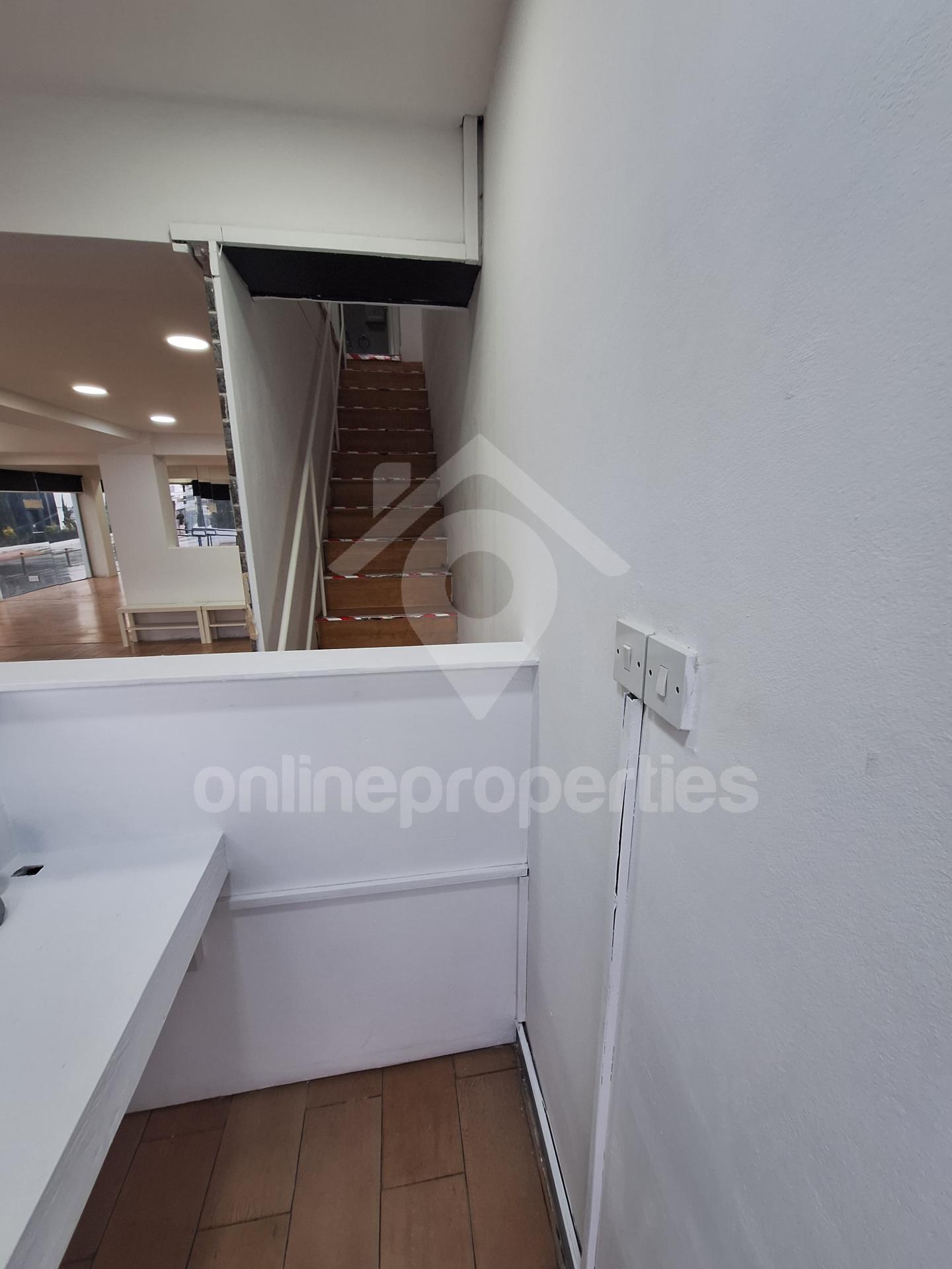 To change image, hover mouse over thumbnails below