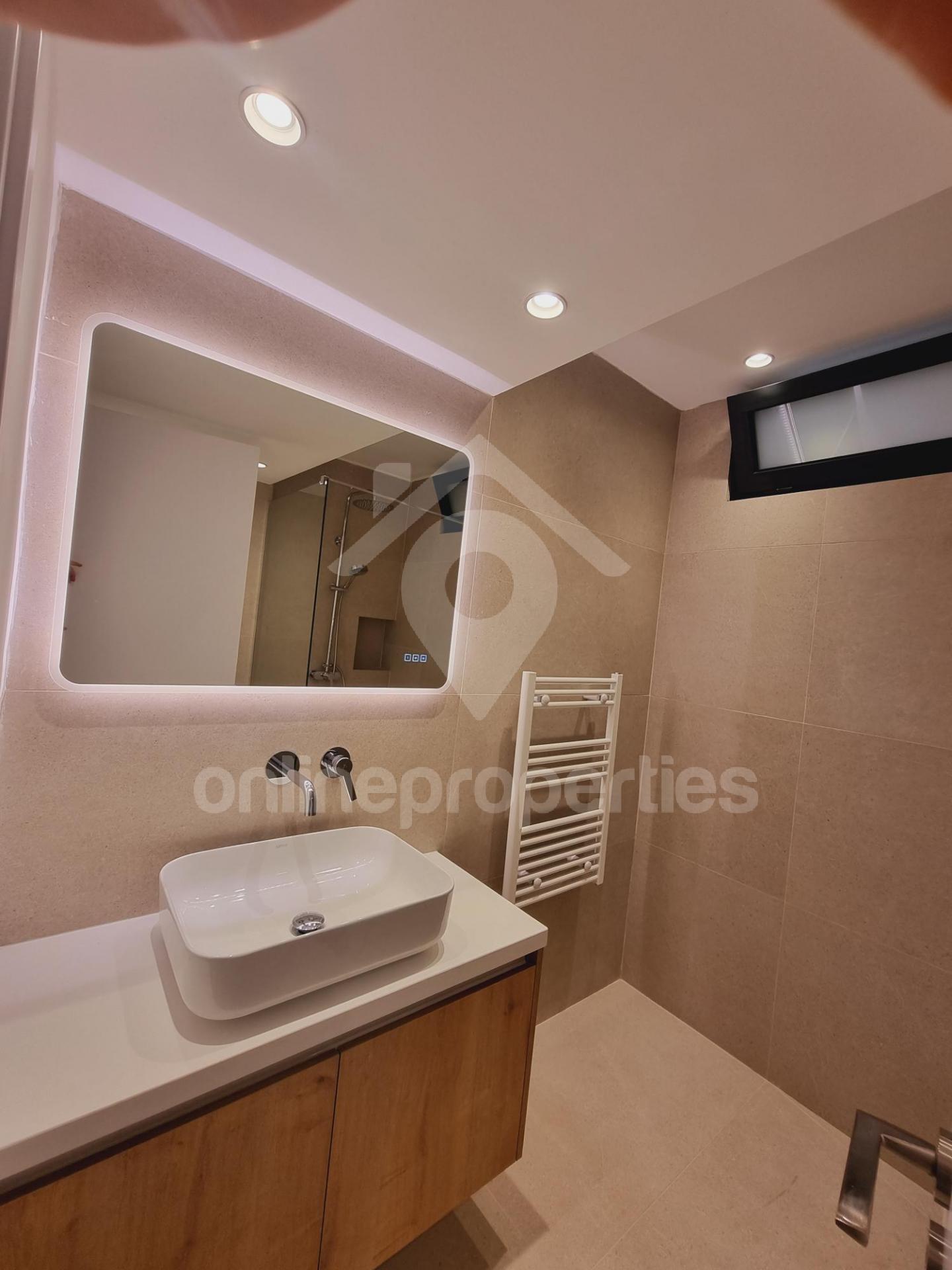 To change image, hover mouse over thumbnails below