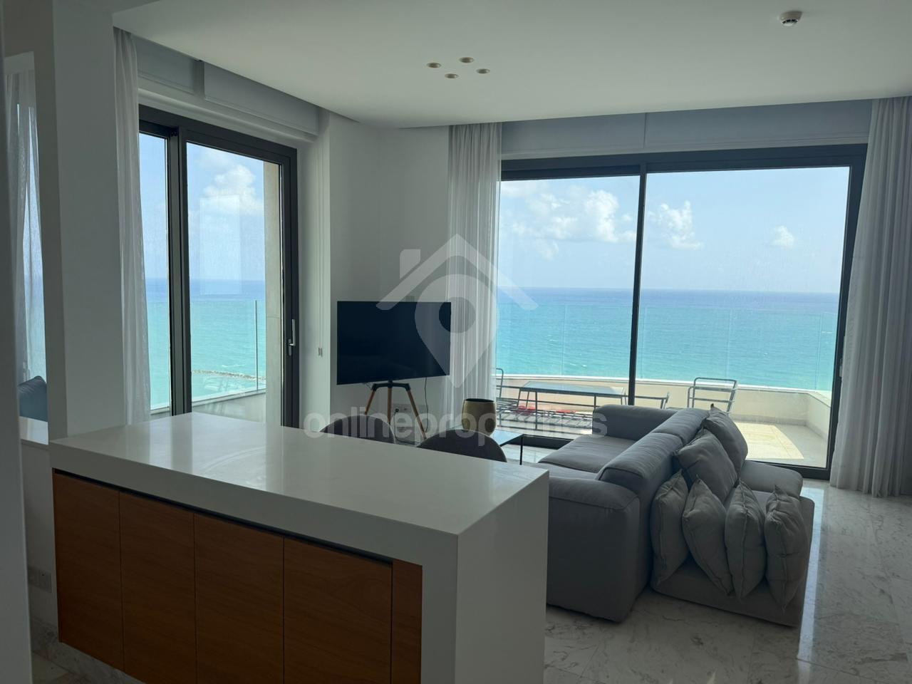 To change image, hover mouse over thumbnails below