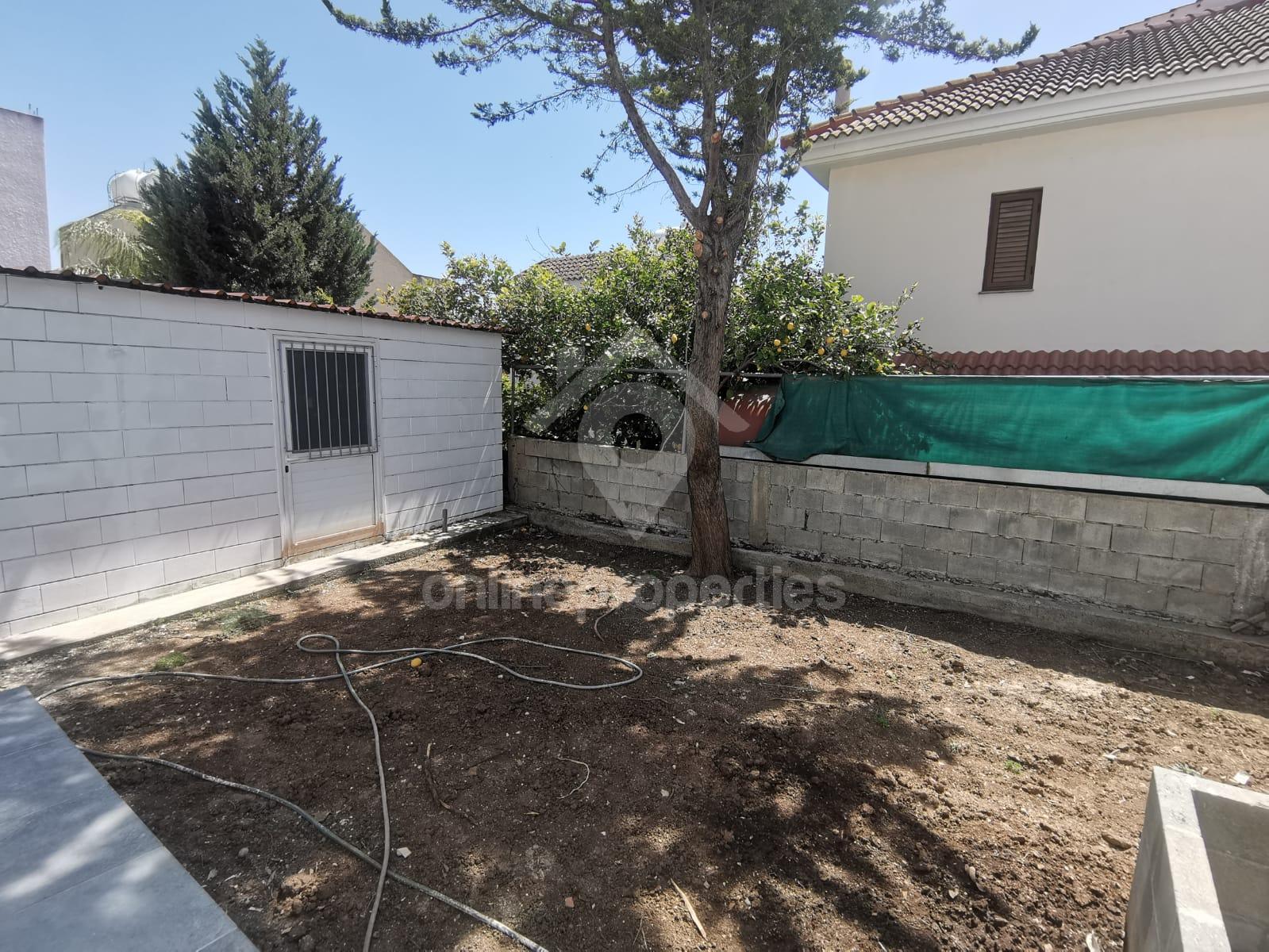 To change image, hover mouse over thumbnails below