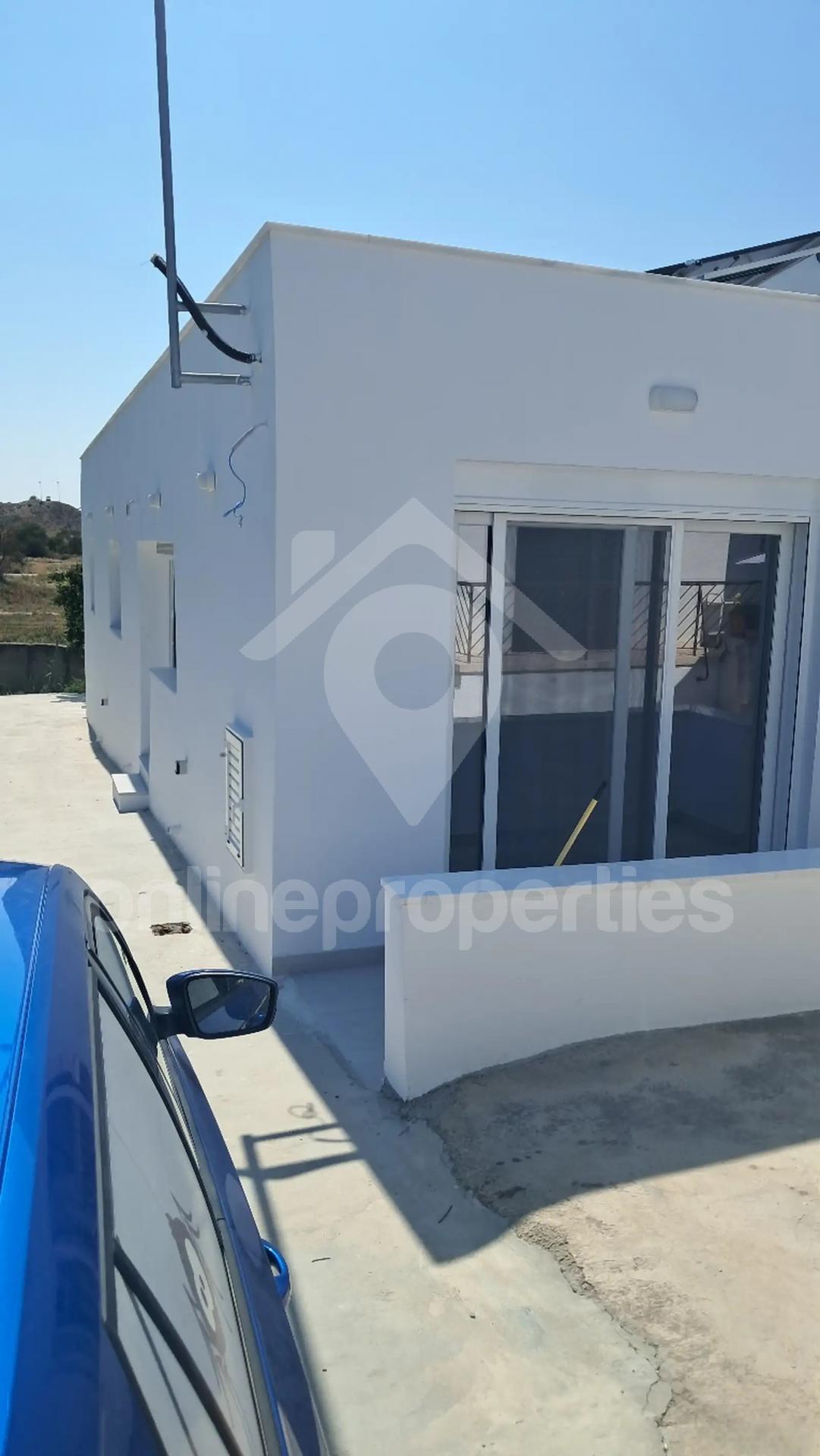 To change image, hover mouse over thumbnails below