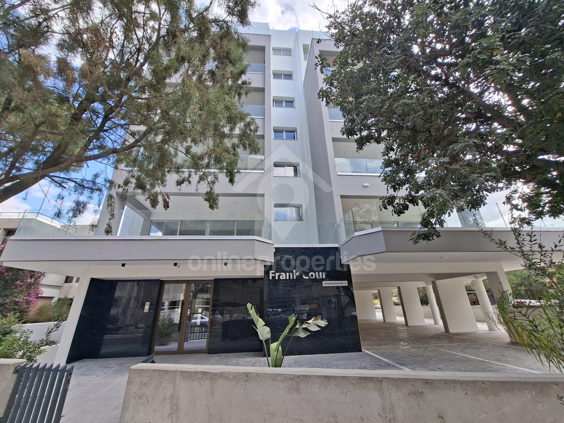 Modern 2-bedroom apartment near Landmark Hotel-3