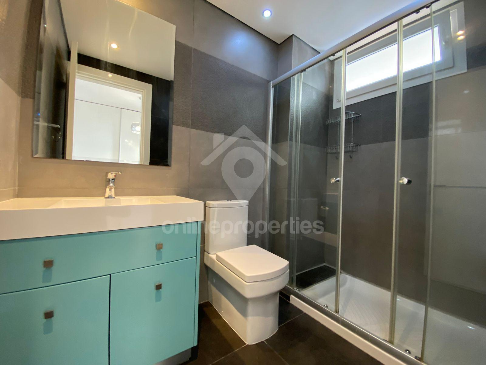 To change image, hover mouse over thumbnails below