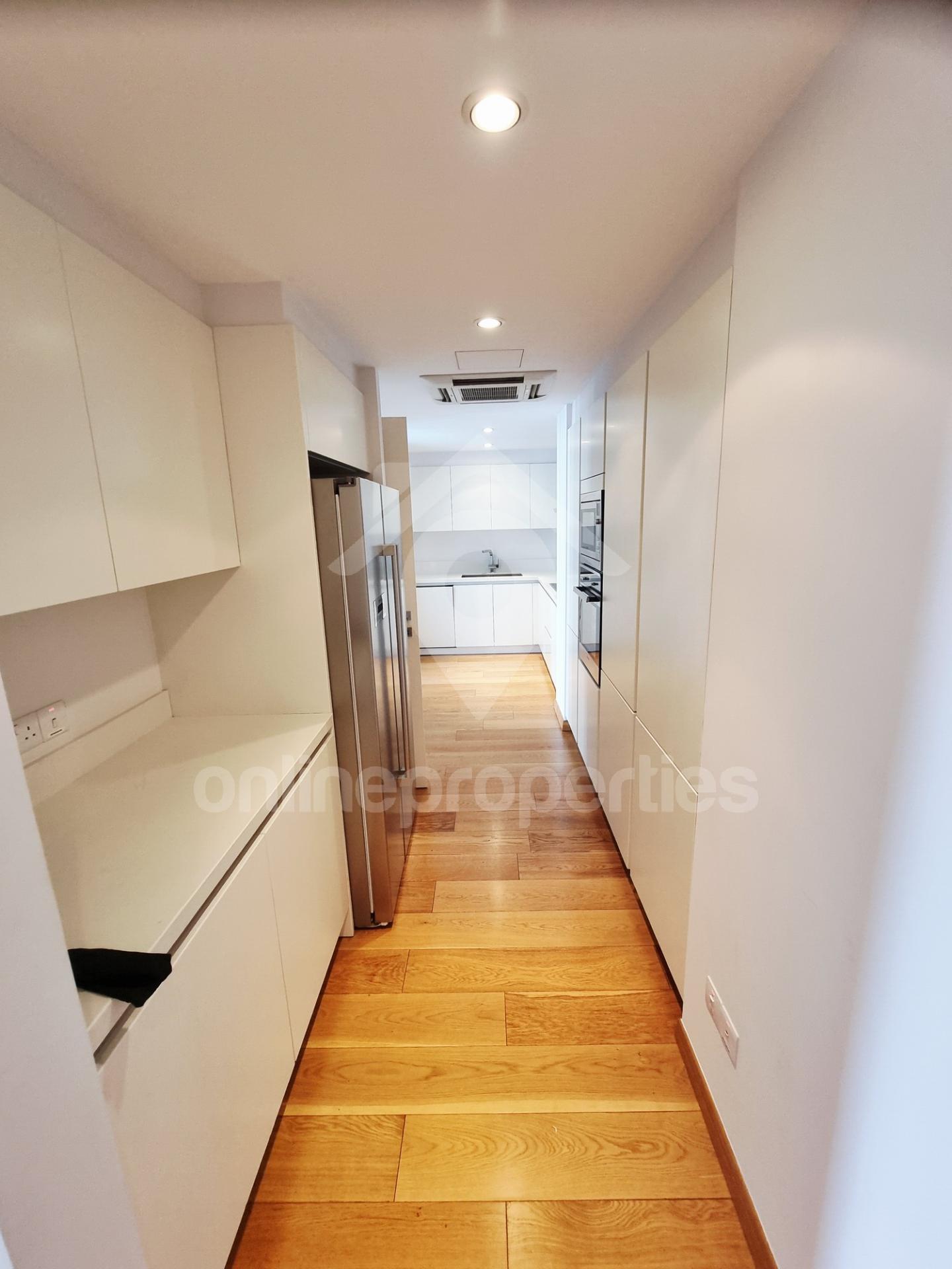 To change image, hover mouse over thumbnails below