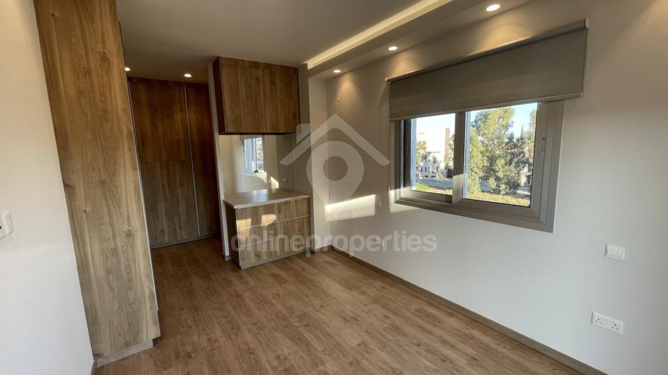 To change image, hover mouse over thumbnails below