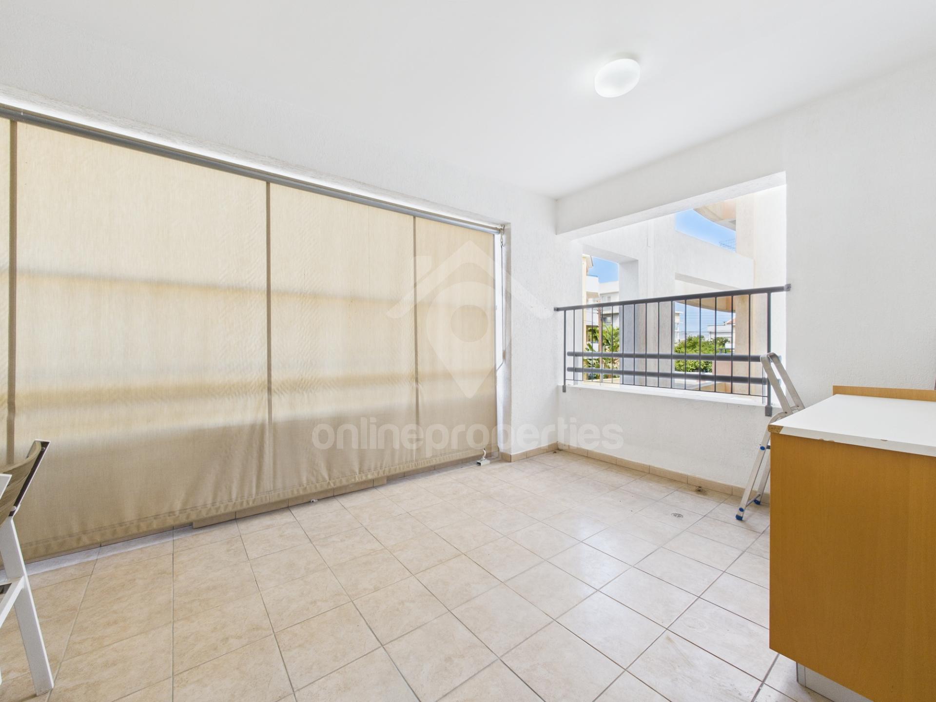 To change image, hover mouse over thumbnails below