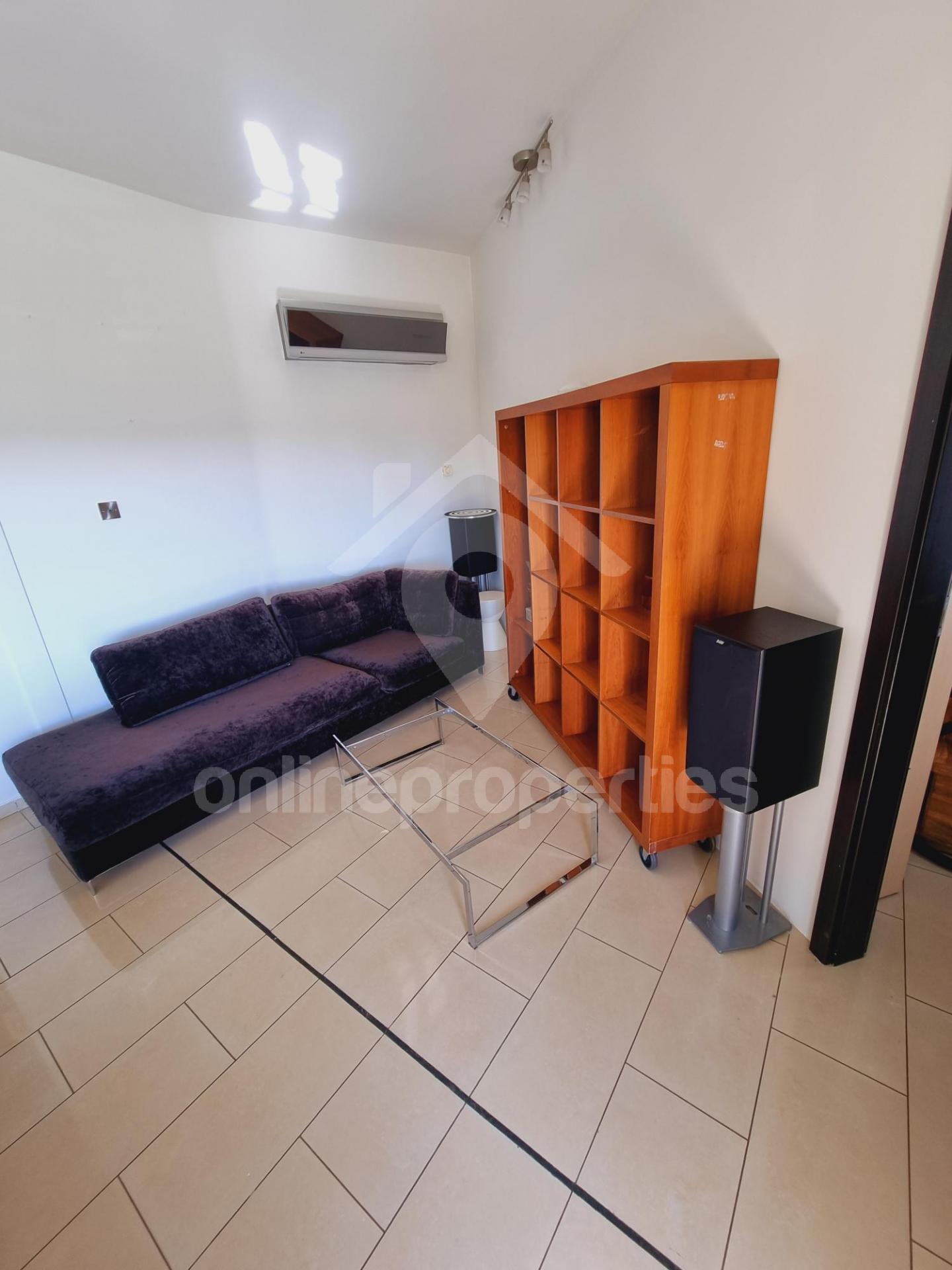 To change image, hover mouse over thumbnails below