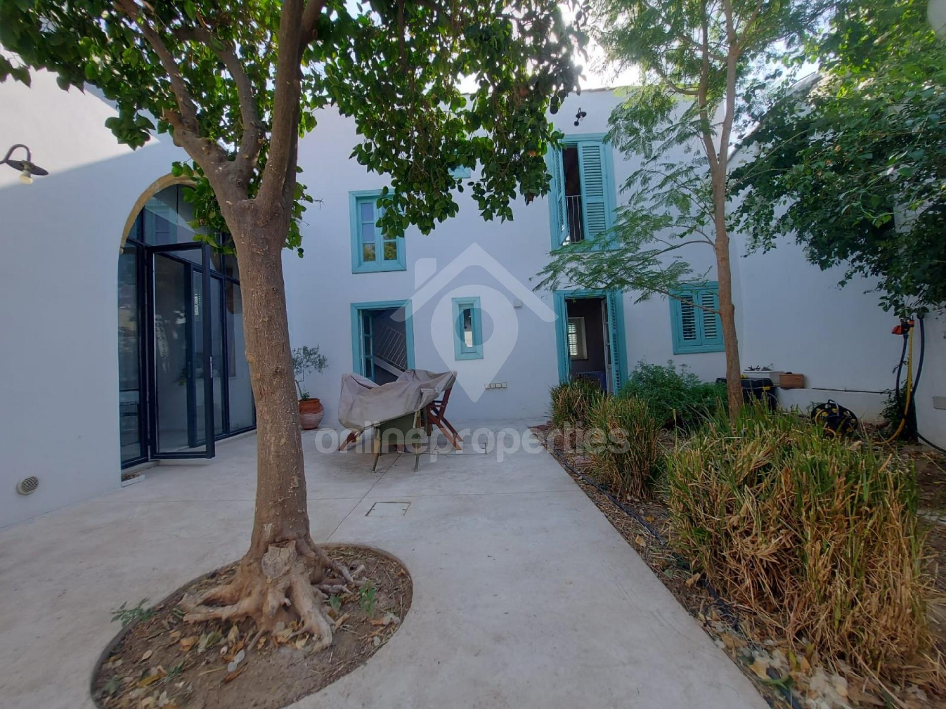 To change image, hover mouse over thumbnails below