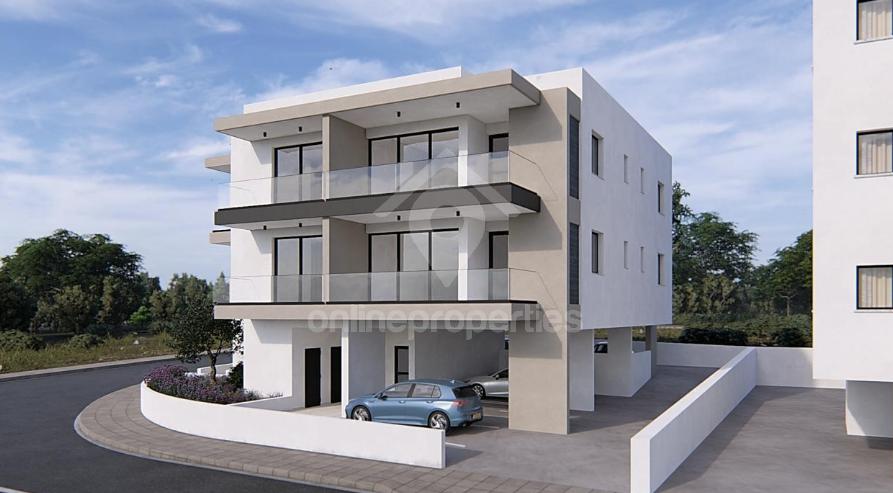 To change image, hover mouse over thumbnails below