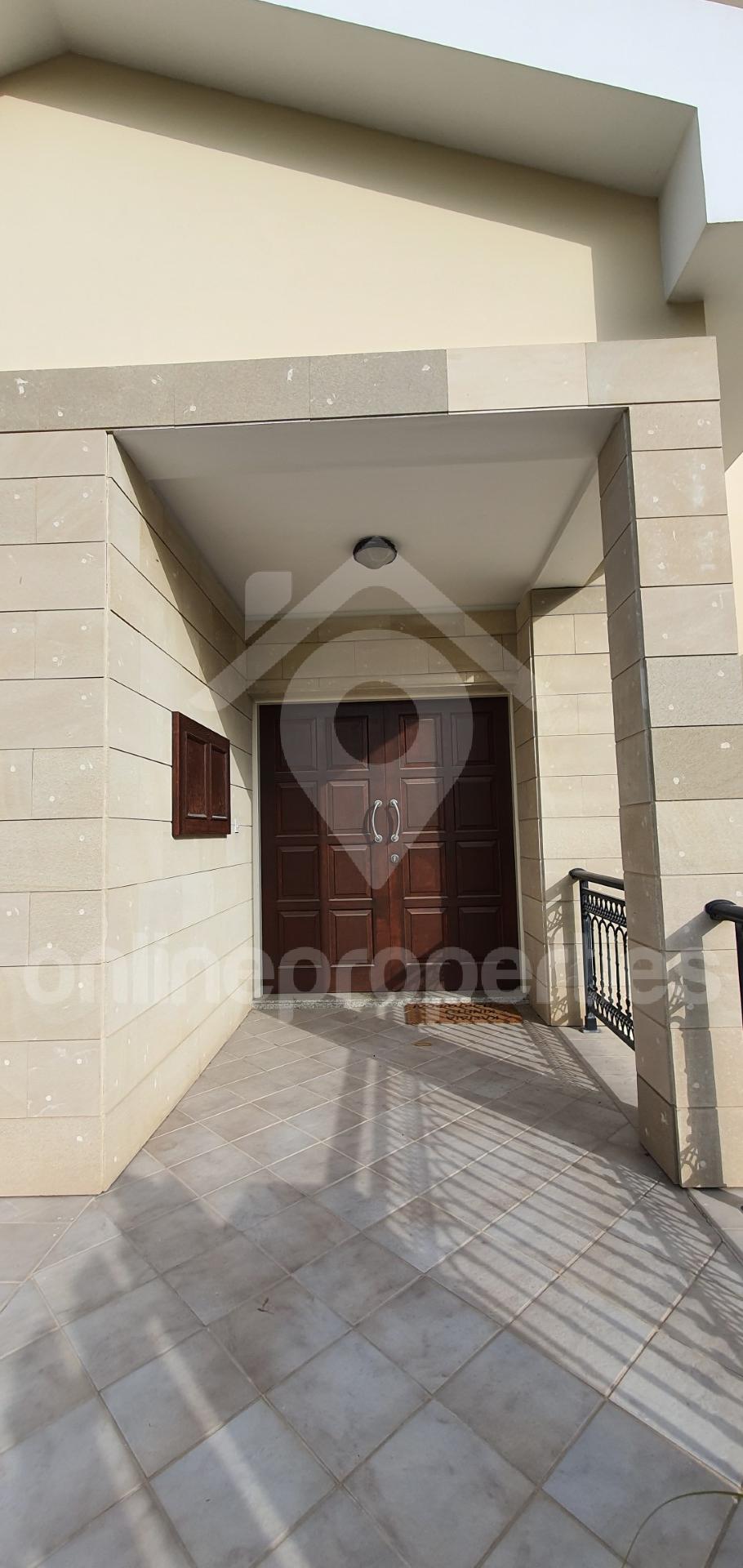 To change image, hover mouse over thumbnails below