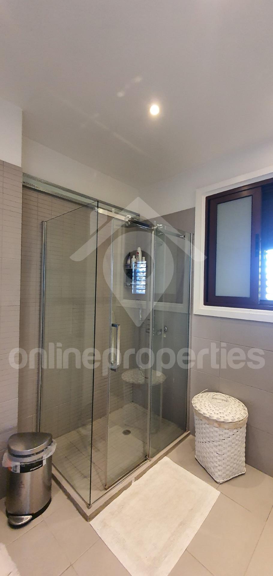 To change image, hover mouse over thumbnails below