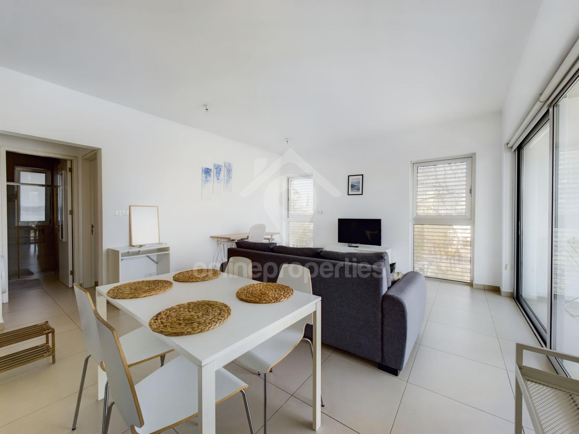 To change image, hover mouse over thumbnails below