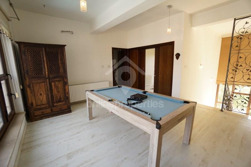 To change image, hover mouse over thumbnails below