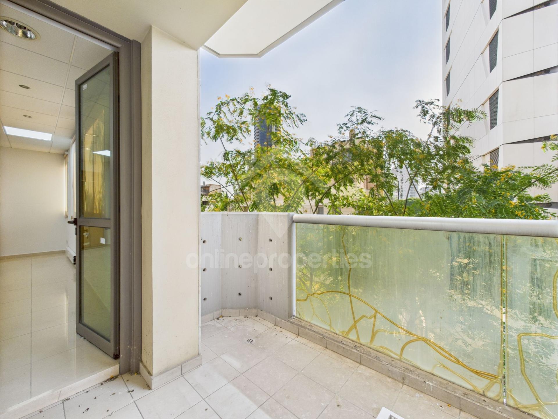 To change image, hover mouse over thumbnails below