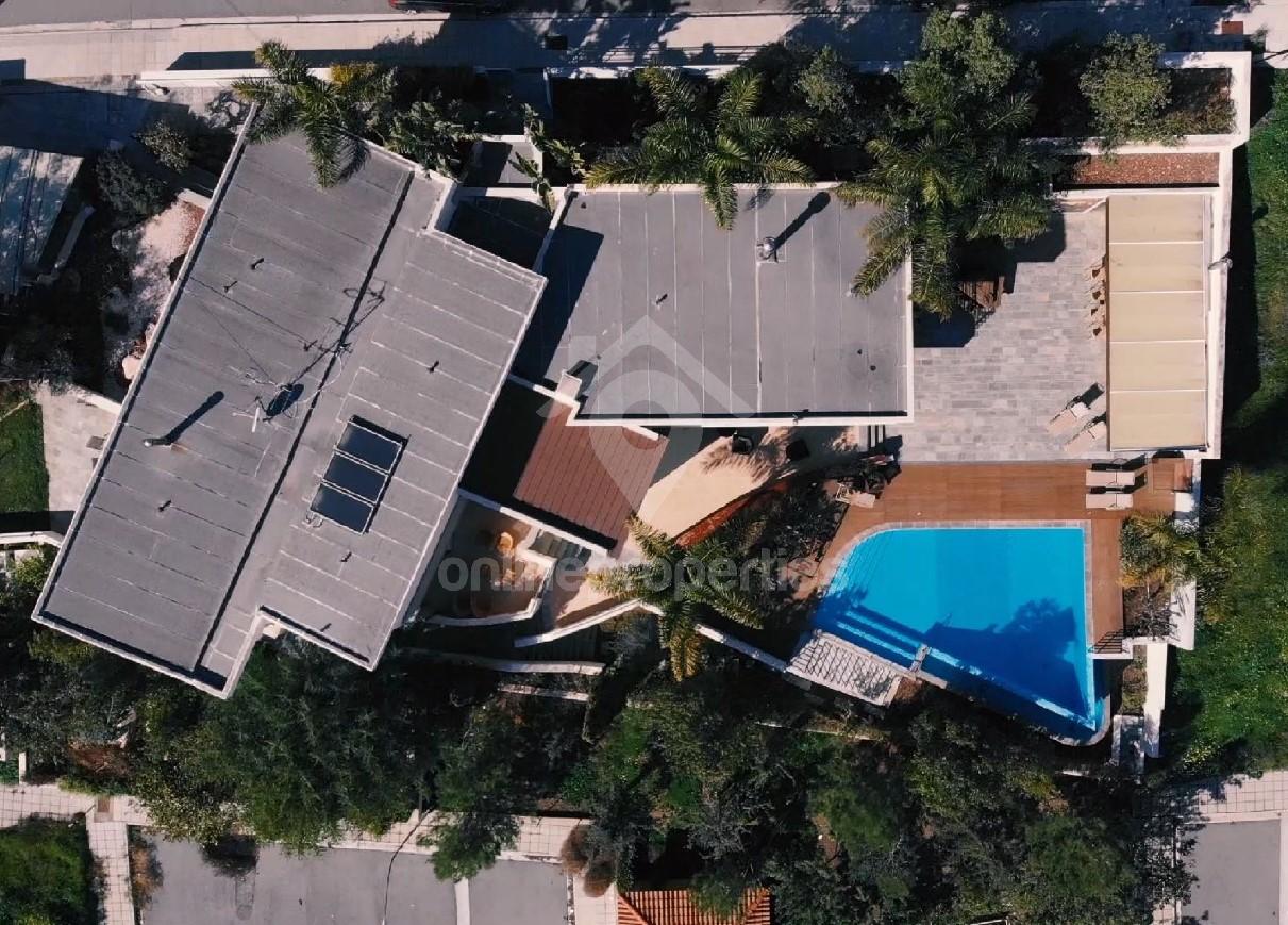 To change image, hover mouse over thumbnails below