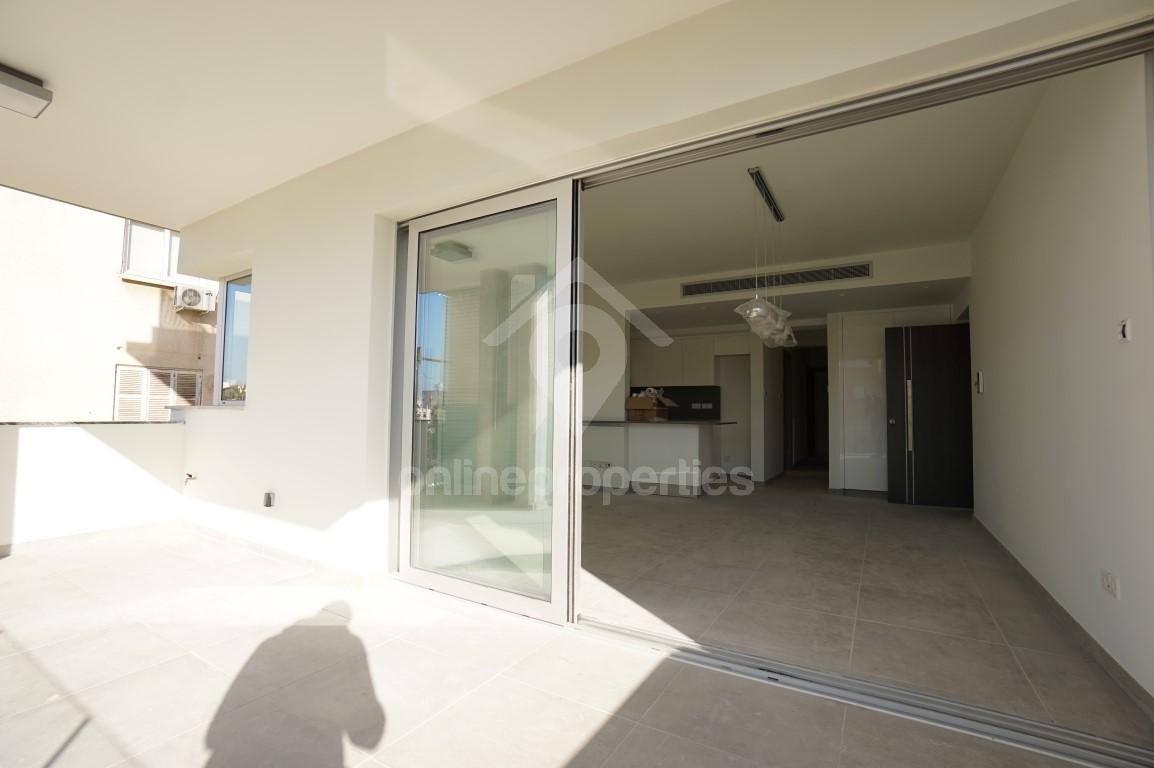 To change image, hover mouse over thumbnails below