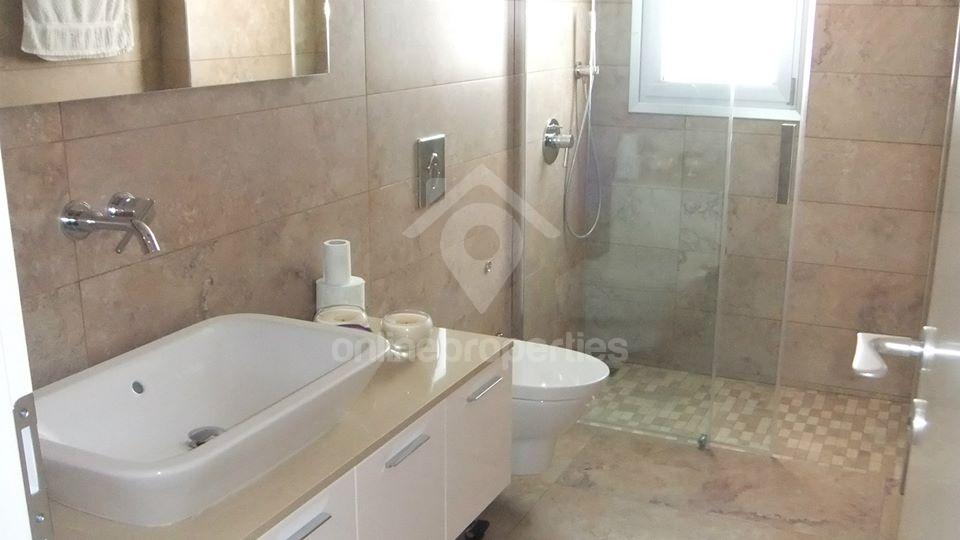 To change image, hover mouse over thumbnails below