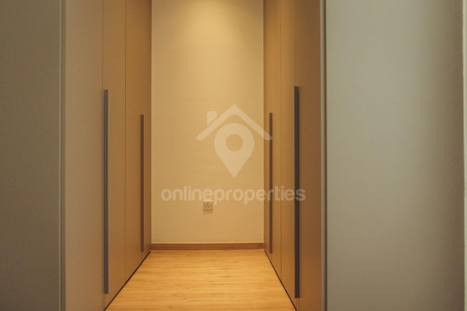 To change image, hover mouse over thumbnails below