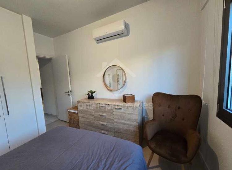 To change image, hover mouse over thumbnails below