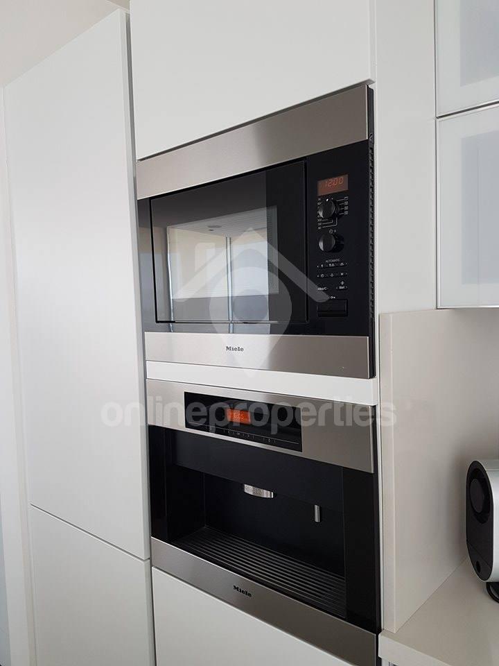 To change image, hover mouse over thumbnails below